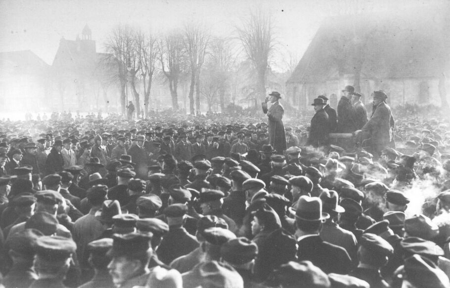 Landvolkversammlung auf dem Heider Marktplatz 1929